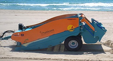 Gracias a su anchura de trabajo, la Unicorn Magnum puede afrontar el saneamiento de las grandes playas con una extraordinaria rapidez.